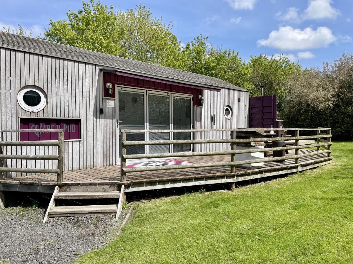 Purple Cargopod At Lee Wick Farm Cottages & Glamping Clacton-on-Sea Exterior photo